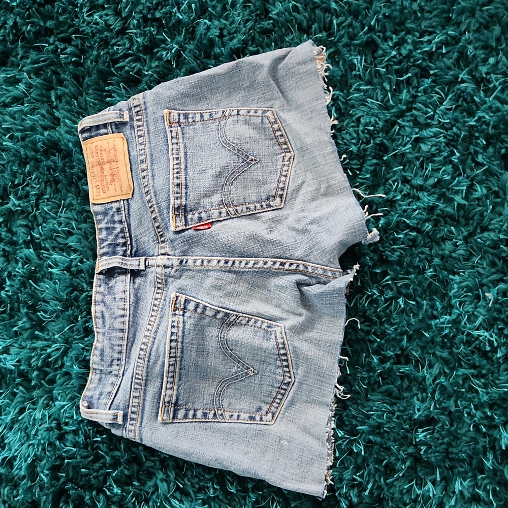 Levi short